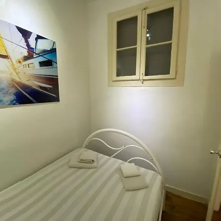 Spacious Near Historic Centre 60 Sqm With Wi Fi
