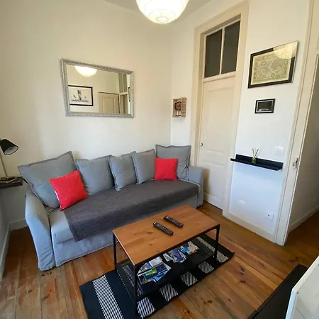 Spacious Near Historic Centre 60 Sqm With Wi Fi