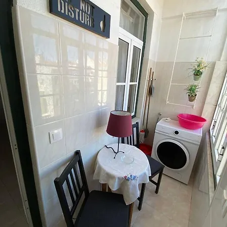 Spacious Near Historic Centre 60 Sqm With Wi Fi