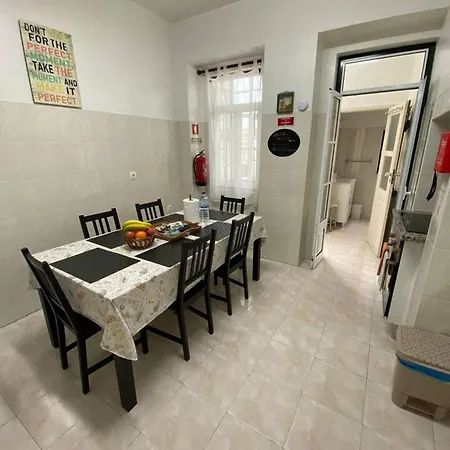 Spacious Near Historic Centre 60 Sqm With Wi Fi Daire Lisboa