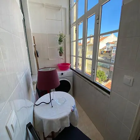 Spacious Near Historic Centre 60 Sqm With Wi Fi * Lisboa