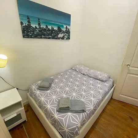 Spacious Near Historic Centre 60 Sqm With Wi Fi Daire
